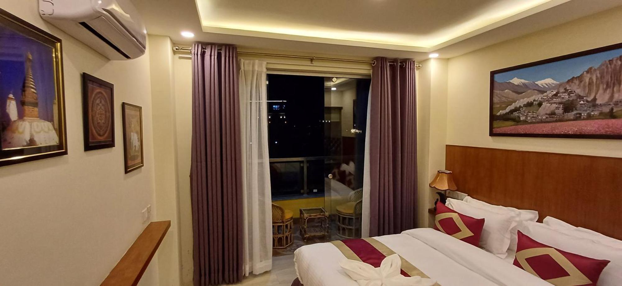 Hotel Yakroo Manang Kathmandu Exterior foto