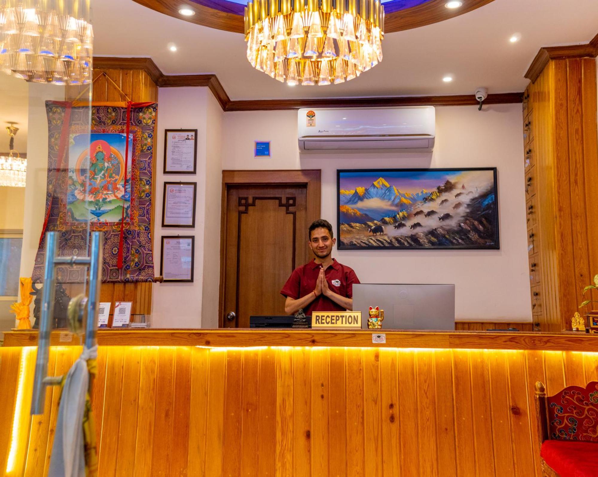 Hotel Yakroo Manang Kathmandu Exterior foto